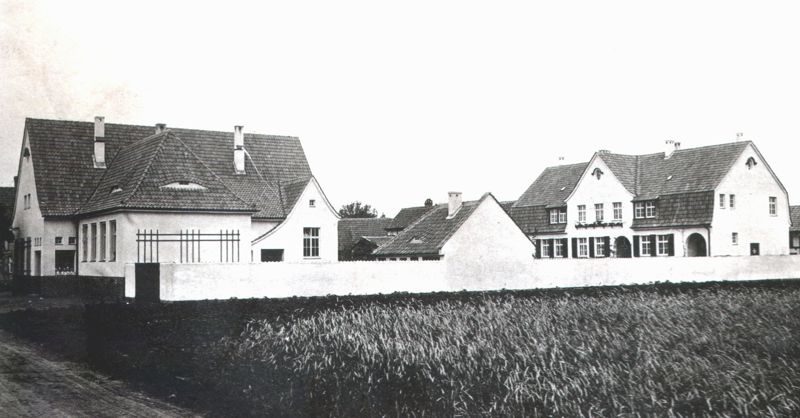 Schule und Lehrerhaus ca. 1920 
