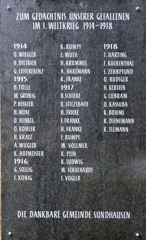 Neugestaltete Gedenktafel am Kriegerdenkmal