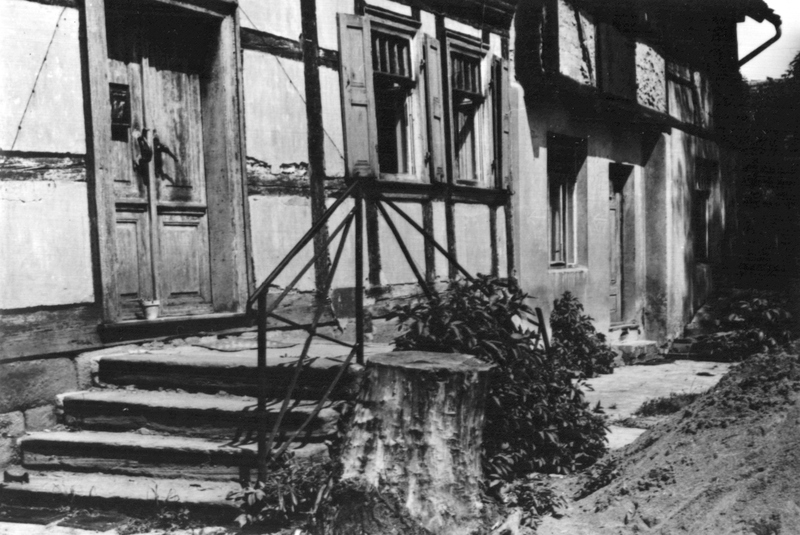 Eingang an der Südseite des Pfarrhauses 1971
